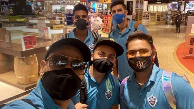 Delhi Capitals at Mumbai Airport before departure