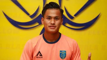 Kerala Blasters FC extends contract with young midfielder Jeakson Singh Thounaojam
