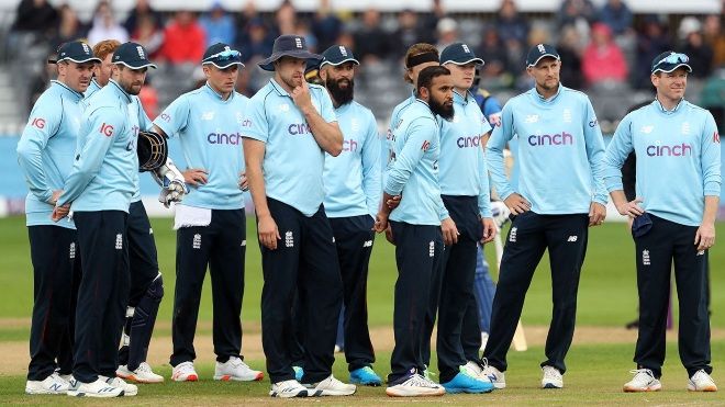 7 members of England squad for Pakistan series found COVID-19 positive, forced the team to self-isolate