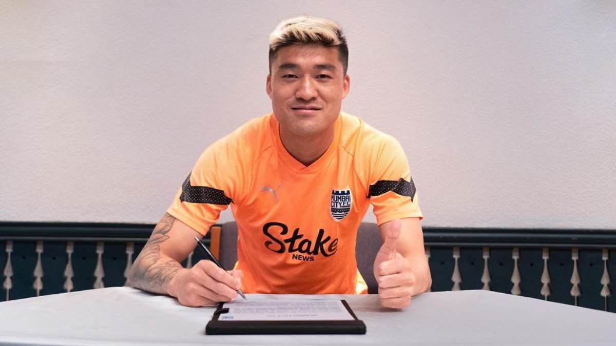 Read more about the article ISL 2023-24: Phurba Lachenpa signs 3-year contract extension with Mumbai City FC